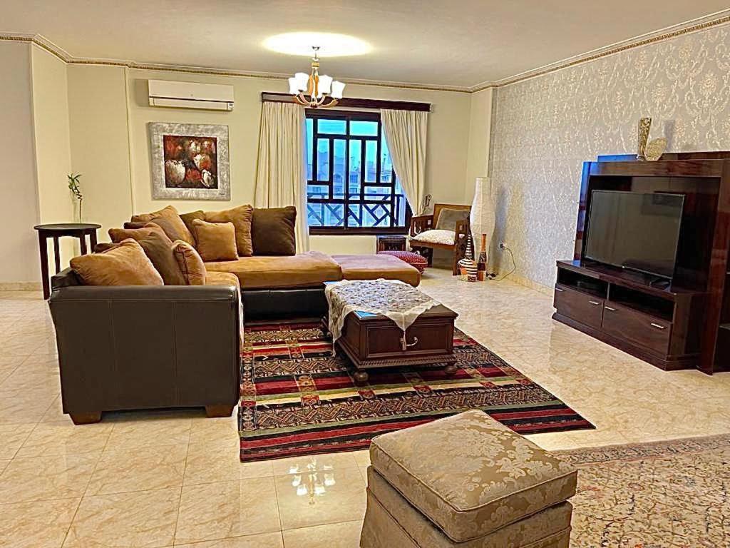 Luxurious 3 Bedroom Rustic Apartment Overlooking Huge Garden - For Families And Couples Le Caire Extérieur photo