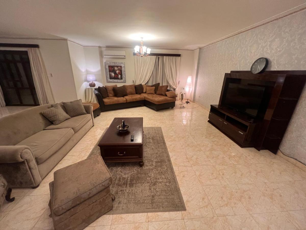 Luxurious 3 Bedroom Rustic Apartment Overlooking Huge Garden - For Families And Couples Le Caire Extérieur photo